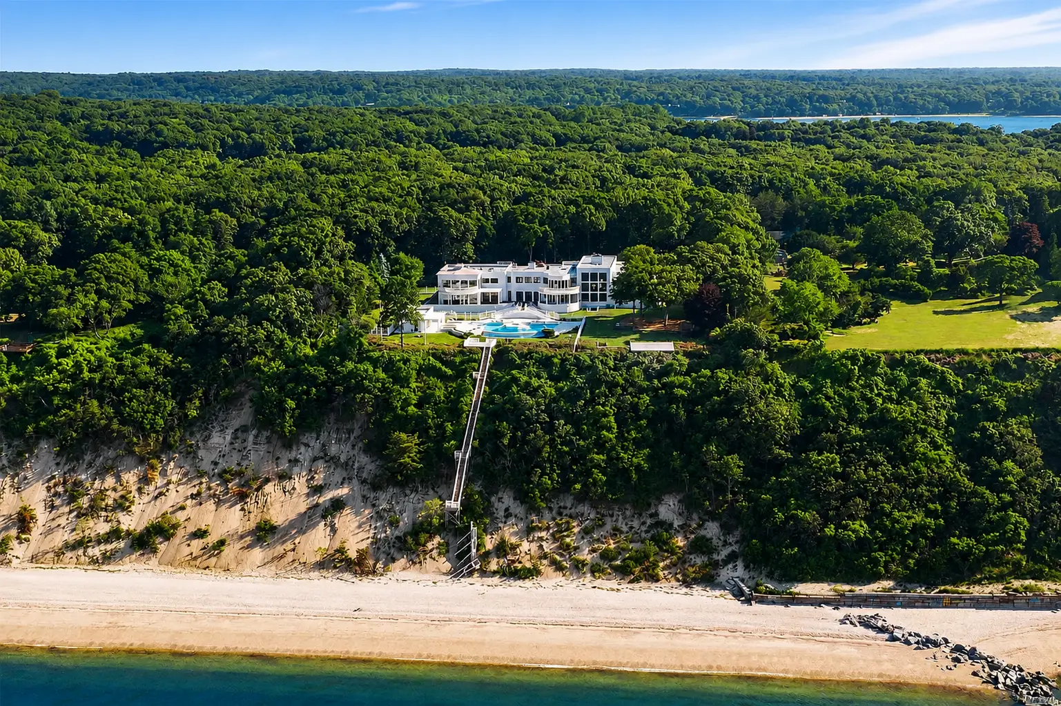 1 Osprey Ct, Port Jefferson, NY — the approach